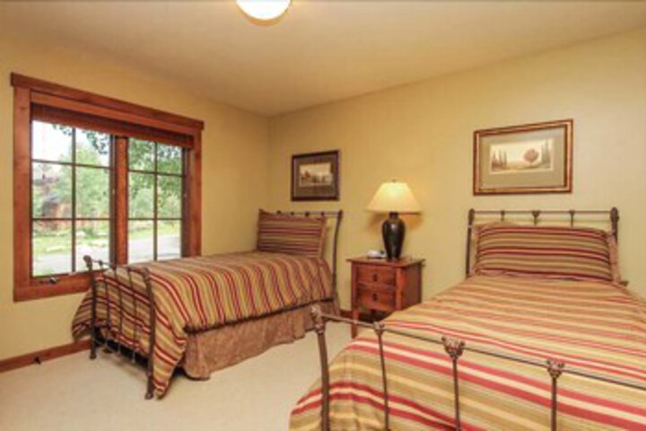 Discovery Chalet 374 - Three Bedroom Cabin