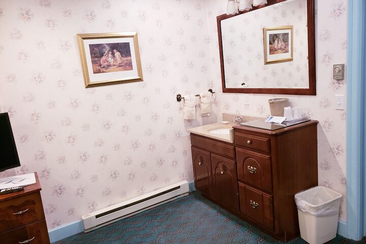 Lowell Inn