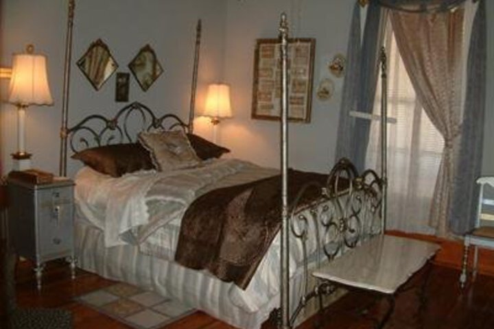 Breeden Inn Cottages & Retreat on Main