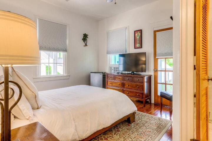 Key West Harbor Inn - Adults Only