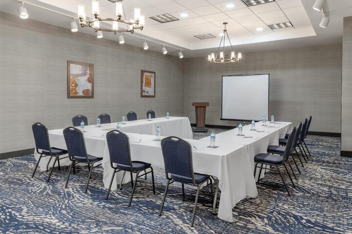 DoubleTree by Hilton Owatonna