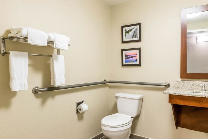Room 11 of 28