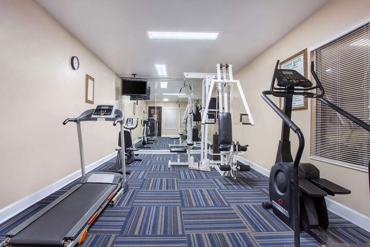 Baymont by Wyndham Lake City I-75