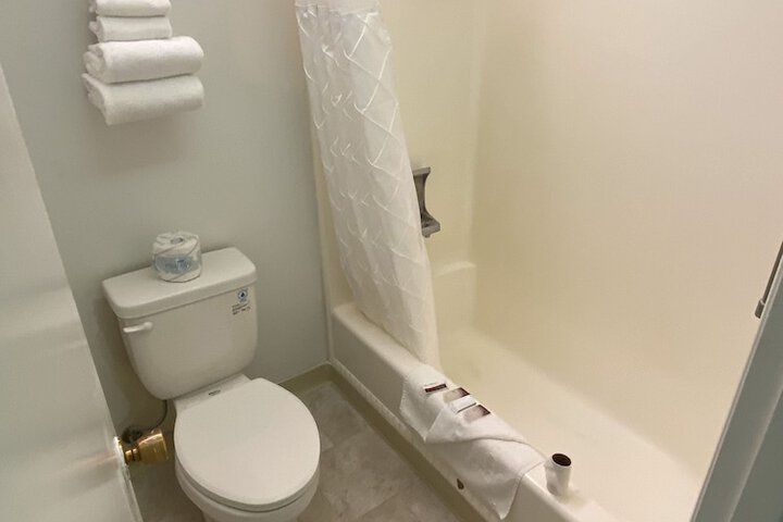 Room 4 of 7