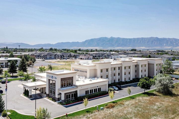 Comfort Inn & Suites Logan Near University