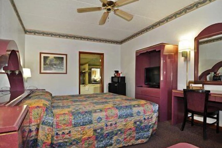 Room 32 of 41