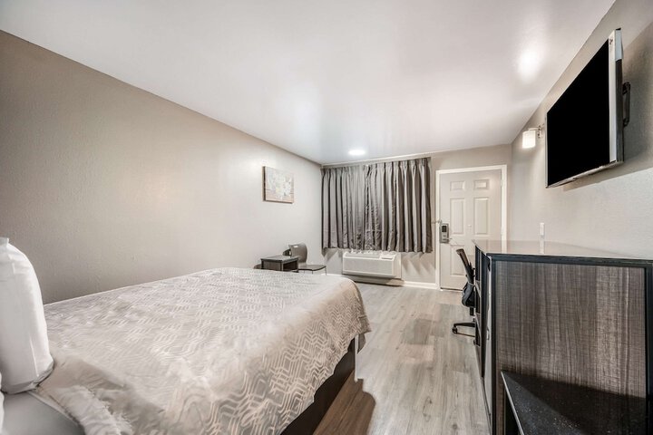 Room 18 of 18