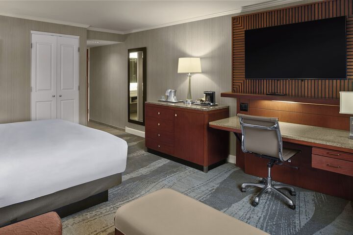 DoubleTree by Hilton Akron Fairlawn