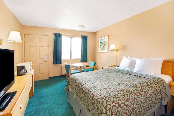 Room 7 of 14