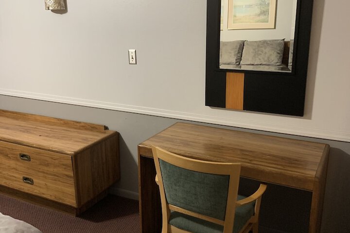 Room 27 of 67