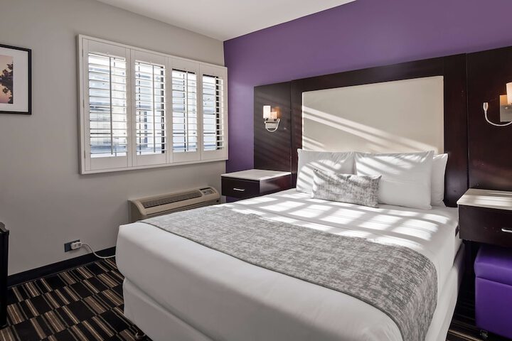 Room 16 of 25