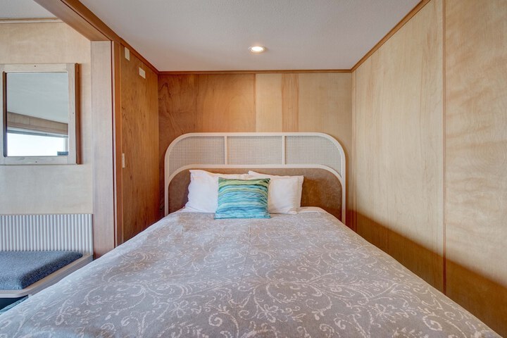 Ester Lee Oceanview Inn