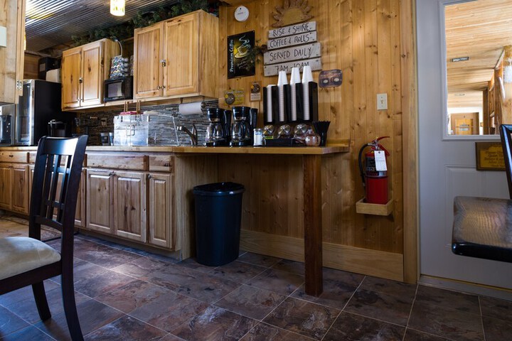Breakfast/Coffee Service 107 of 129