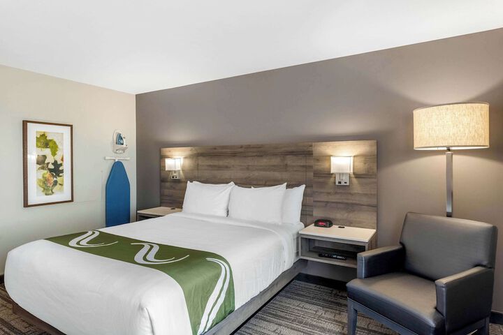 Room 32 of 51