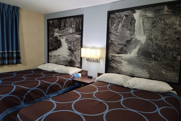 Room 12 of 19