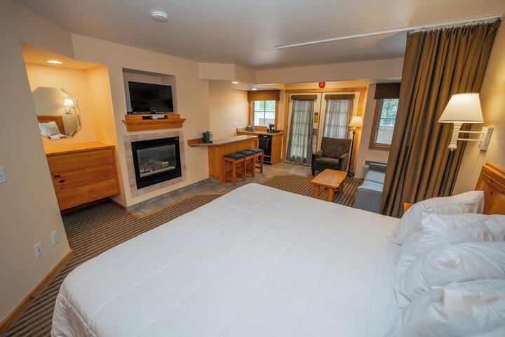 Room 96 of 242