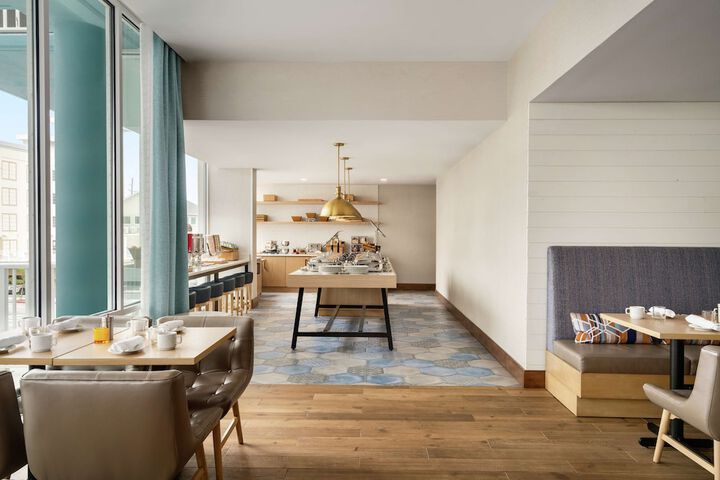 Breakfast/Coffee Service 100 of 112