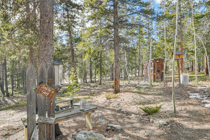 Deck Fire Pit & Grill: Log Cabin in Black Hawk
