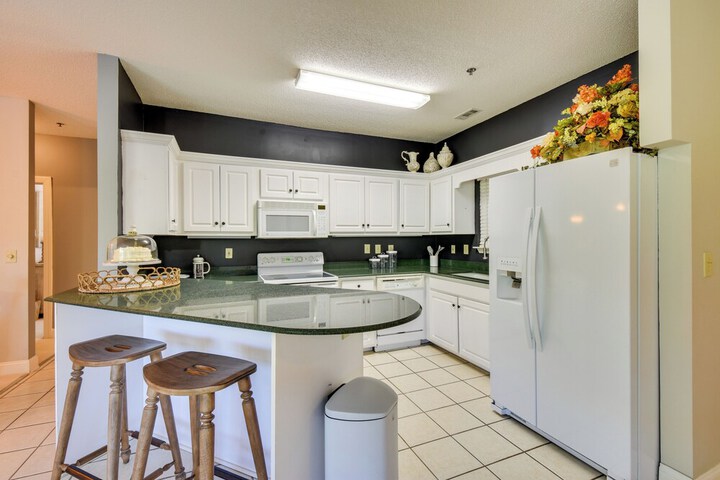 Balcony & Golf Course View! Condo at Kingwood