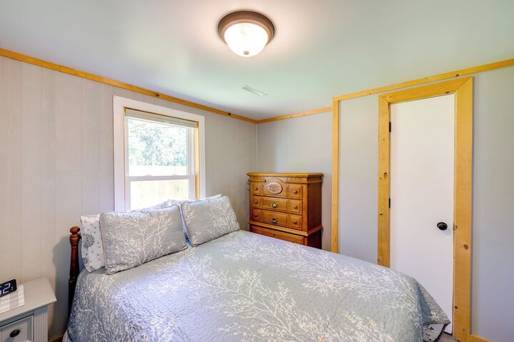 Wayland Retreat w / Deck: Walk to Downtown!