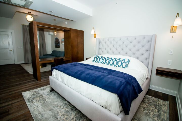 Room 28 of 62