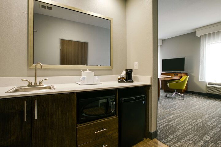 Hampton Inn & Suites Dallas / Ft. Worth Airport South