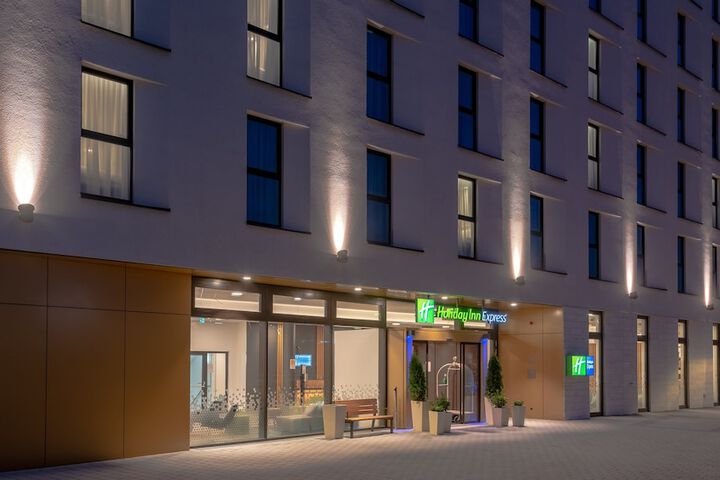 Hotel 2 of 97