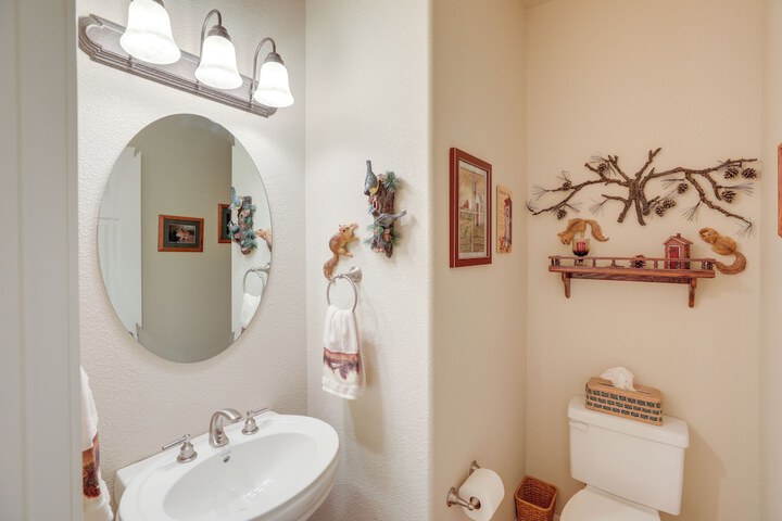 Cozy Chester Home w / Patio & Lake Access!