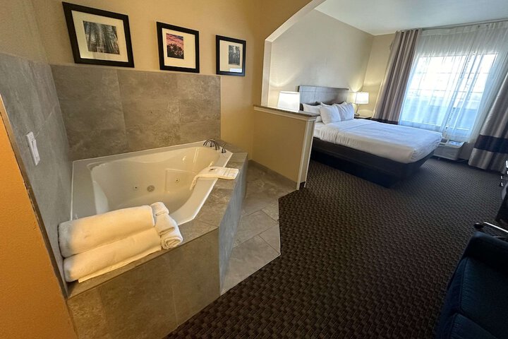 Room 10 of 33