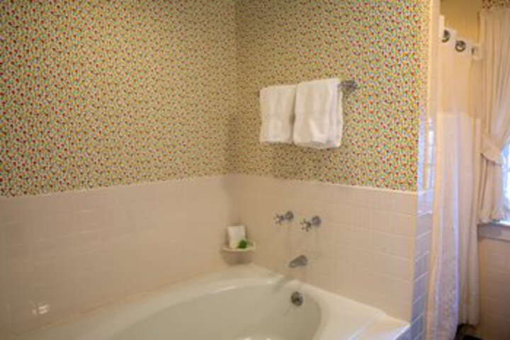Room 113 of 200