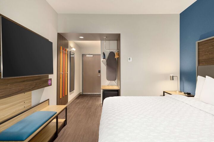 Room 25 of 49
