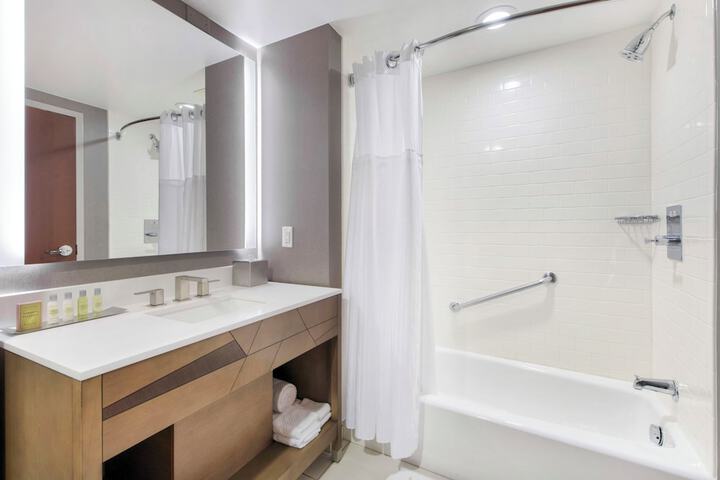 DoubleTree by Hilton Raleigh - Cary