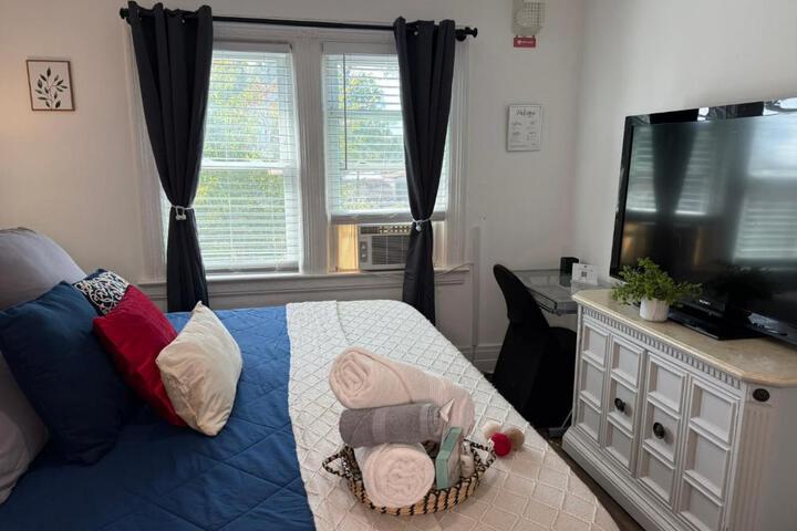 Cozy Private bedrooms Kitchen Wifi
