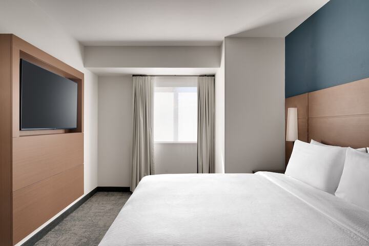 Room 42 of 77