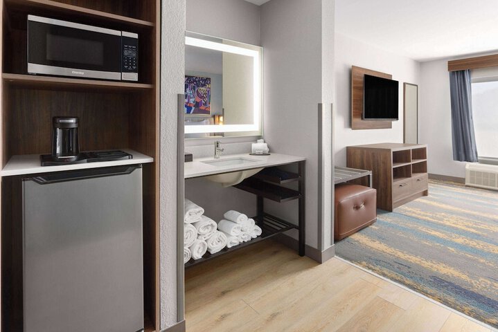 Room 32 of 40