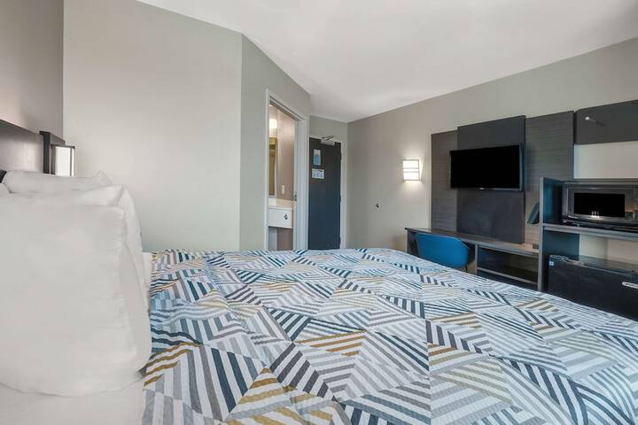 Room 32 of 41