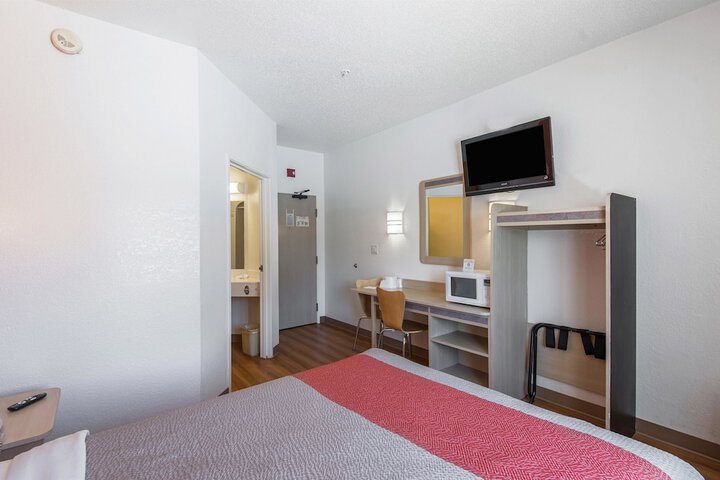 Room 21 of 34