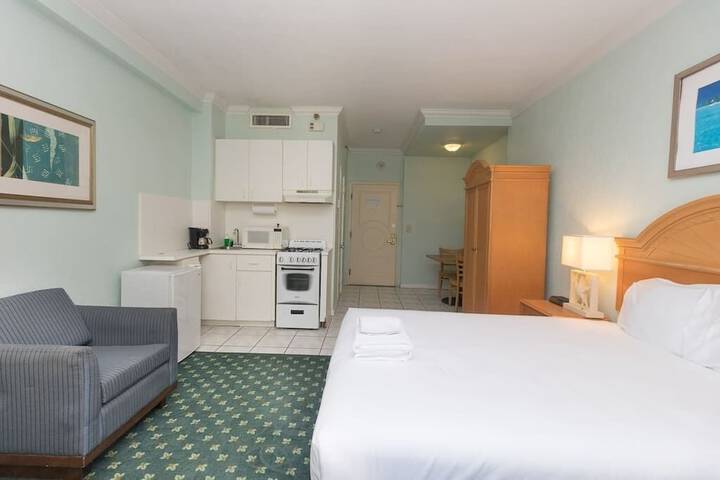 Room 11 of 24