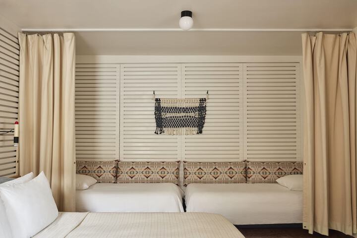 Room 43 of 79