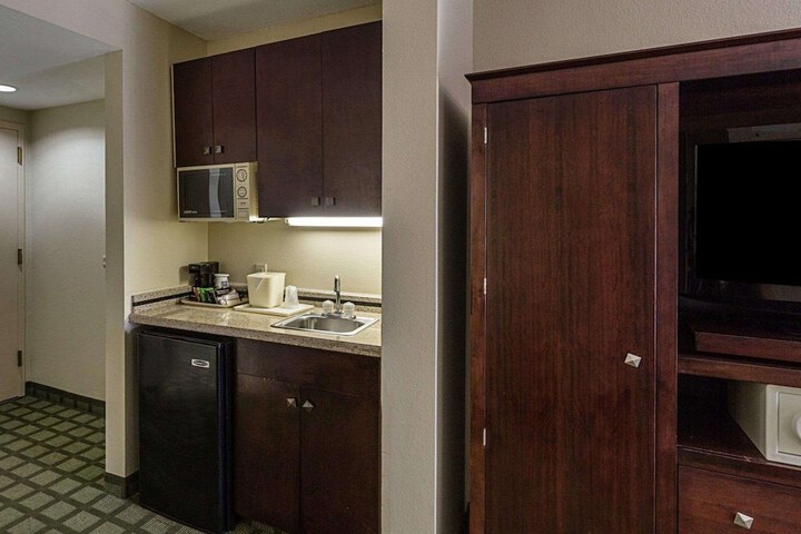Comfort Inn & Suites Southwest Fwy at Westpark