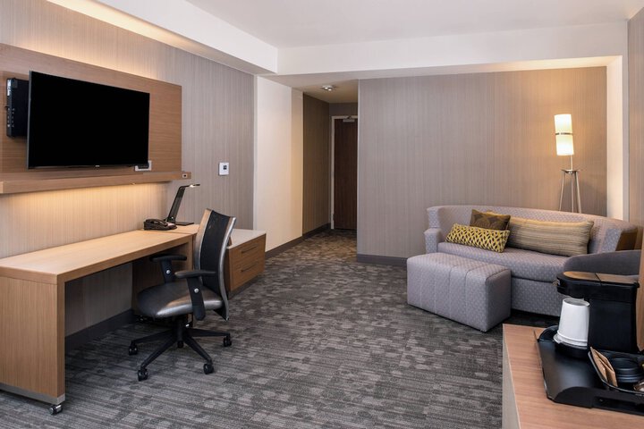 Room 16 of 38