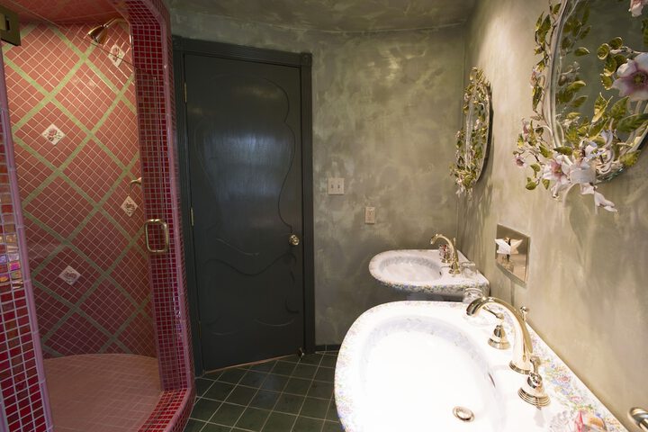 Room 75 of 461