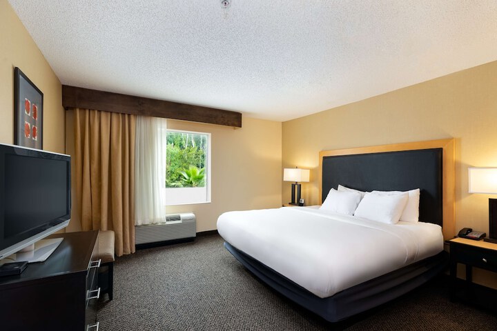 Room 10 of 26