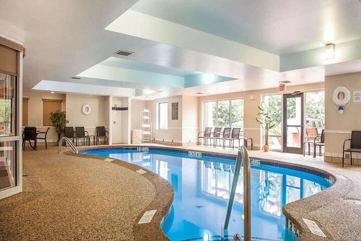 Comfort Suites West Warwick - Providence