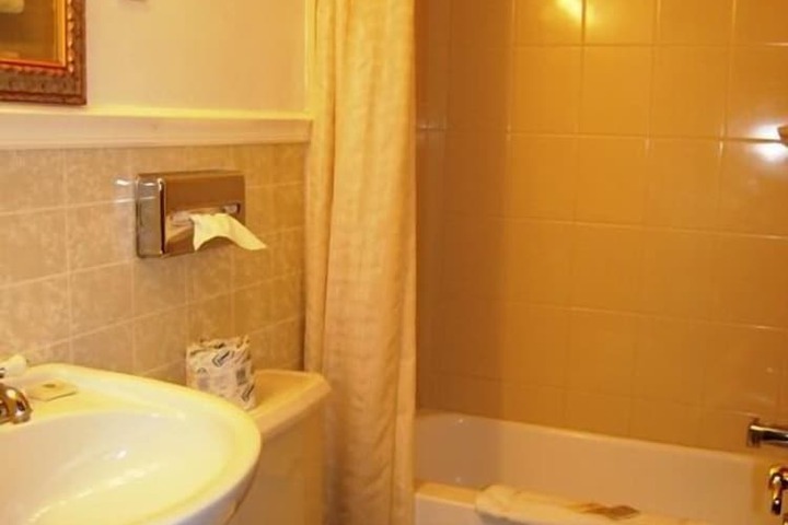 Room 9 of 32