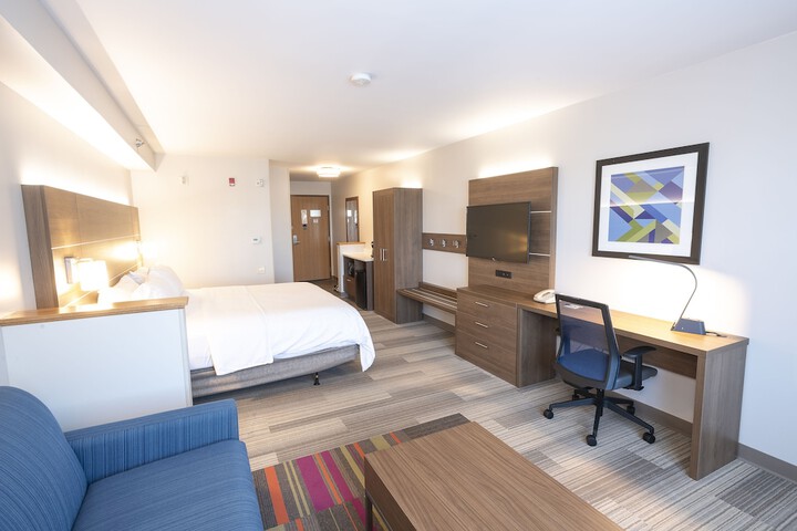Holiday Inn Express Hotel & Suites Iron Mountain by IHG
