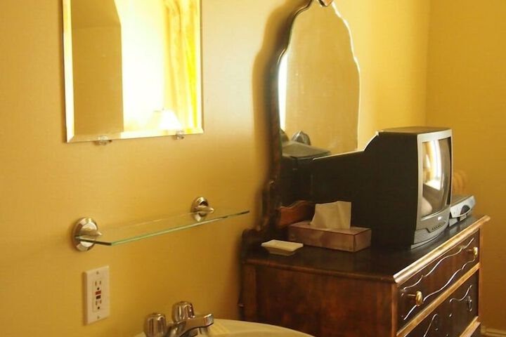 Room 19 of 39