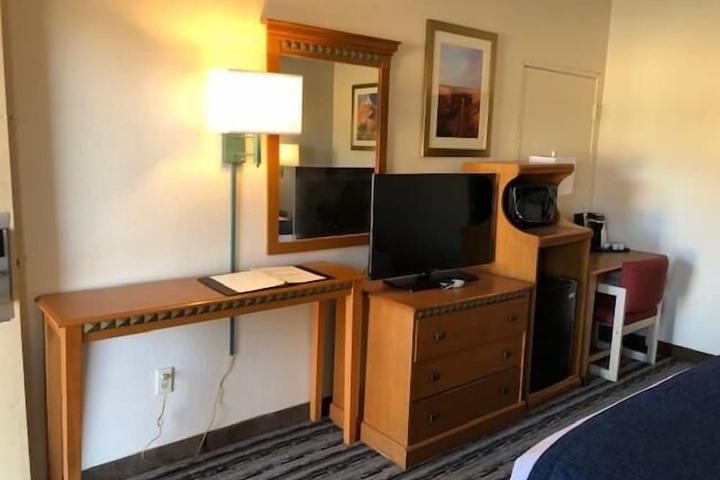 Room 18 of 27