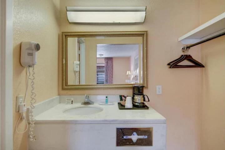 American Inn by Hotel O Vernon US 287