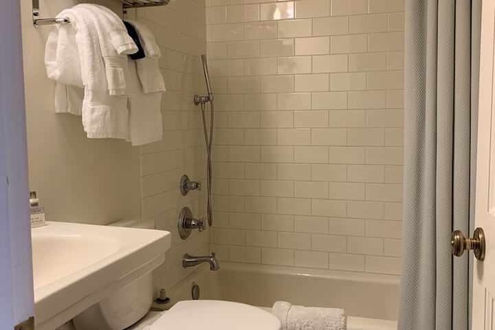 Room 46 of 98
